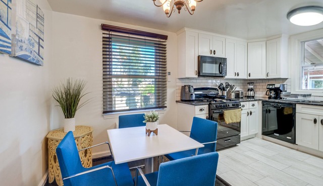 Updated Arlington Townhome ~ 5 Mi to National Mall in Arlington