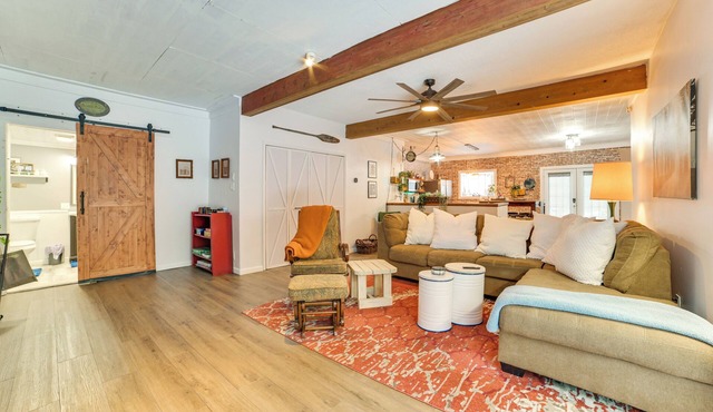 Updated Cabin w/2 Suites, Fire Pit & Forest Views