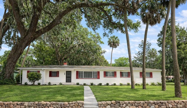 Venetian Gardens Home in Peaceful Neighborhood