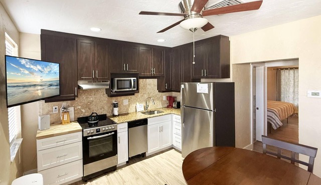 Venice Villas 1BR – King w/Screened Porch