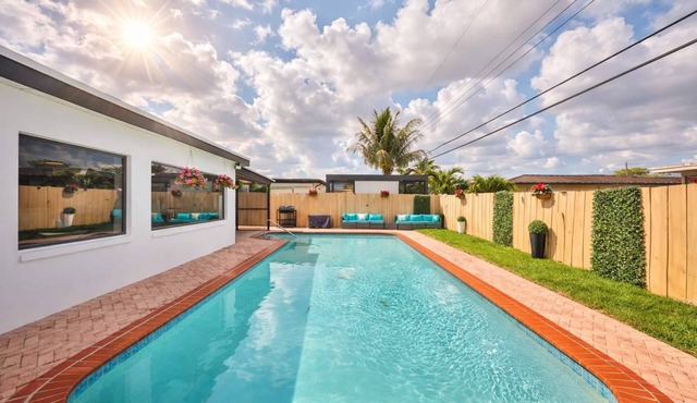 Versace Vibes Retreat, Pool Sauna Near Hard Rock
