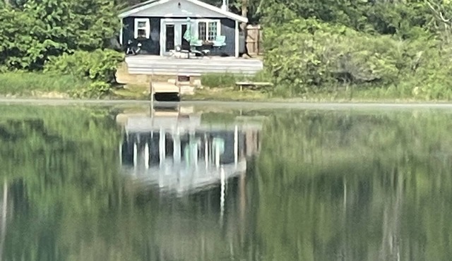 Very quaint, small Cottage on historic Idlewild lake