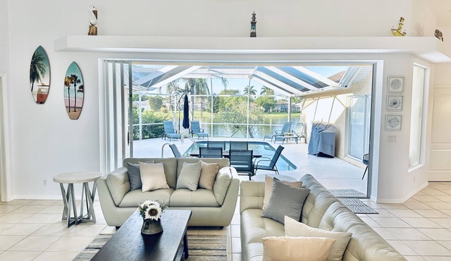 Villa in gated community -Large South facing saltwater heated pool- lake views!