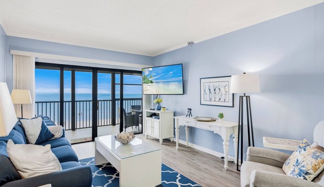 Villa Madeira 402 - 3BR/2 BA Gulf Front Condo w Heated Pool & Beach Access