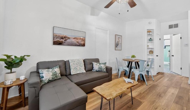 Vintage Florida Pet-Friendly Retreat