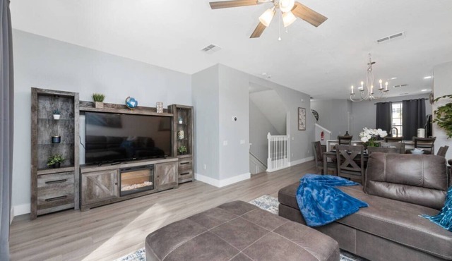 Vista Cay 3BR Townhome- Near Universal