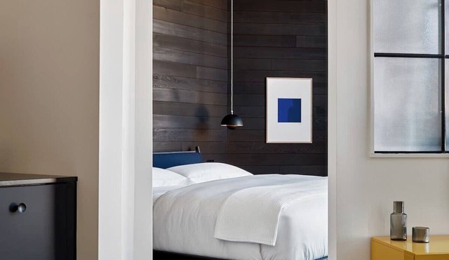 Voussoir Loft King Suite