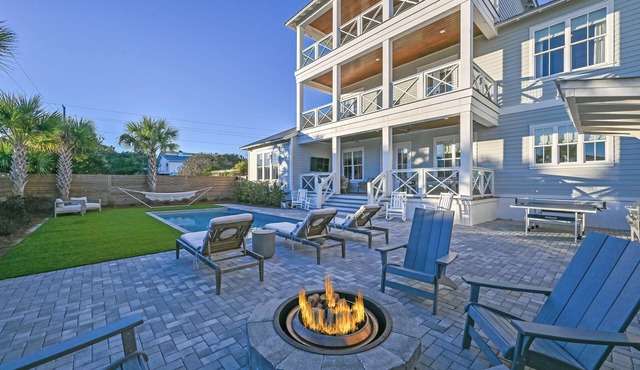 Walk to Beach Retreat Pool Golf Cart Bicycles & Water Views