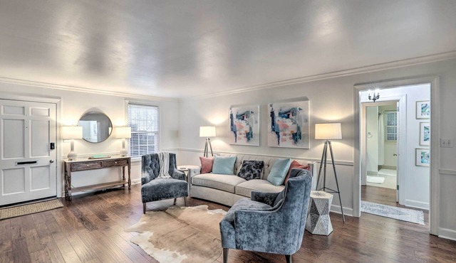 Walk to Broad St: Central Thomasville Condo