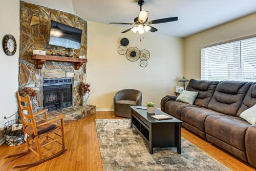 Walk to Lake Ariana Park! Home w/Screened Porch