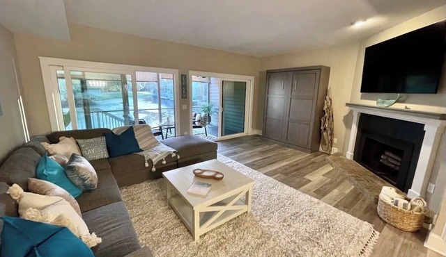 Walk to TPC! Coastal Vibes Villa located inside TPC Sawgrass, 2BR/2.5BA,Sleeps 6