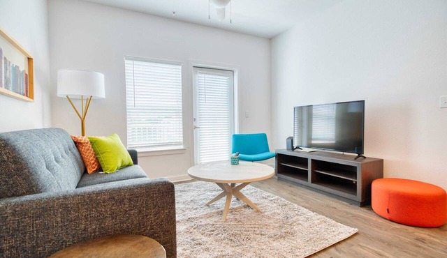 Walk to UF | Stylish 2BR | Ideal for Hospital & Gator Visitors