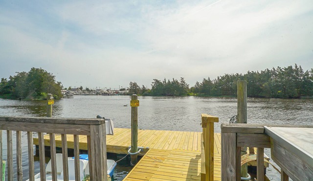 Waterfront 4/2 House w/Boat Dock & Cottage. Bring Your Boat!