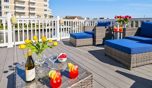 Water Views! Pets Welcome, 42' Private Boat Slip on Canal, 2 Kings, Walk 2 Private Beach, Townhome