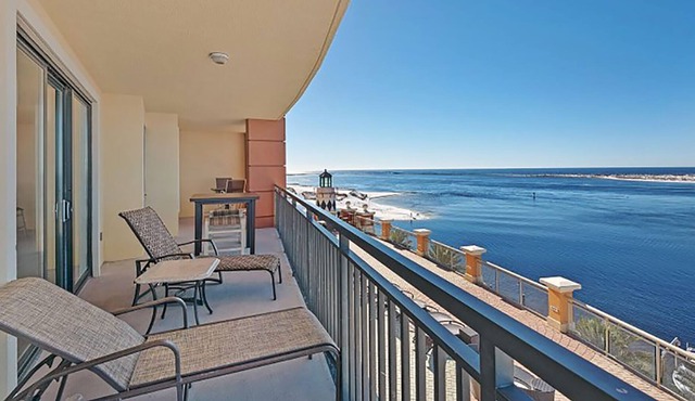 Waterfront 4-Bedroom Emerald Grande at HarborWalk Village Harbour View