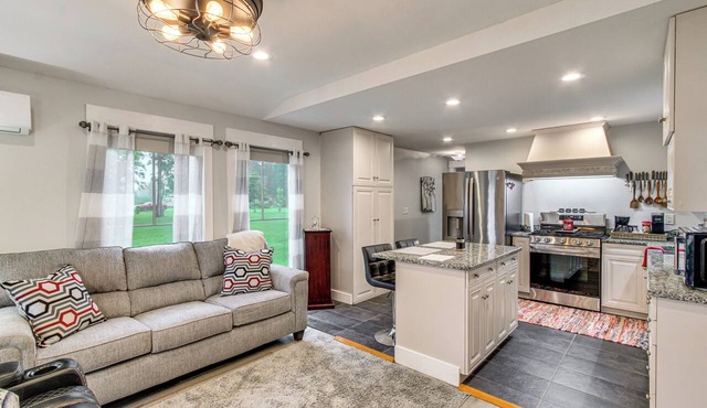 Waterfront Couples Retreat w/ Views in Andalusia!