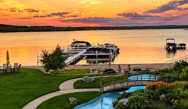 Waterfront Escape on Crooked Lake - Kayaks & Boat Slip. Near Boyne Highlands!