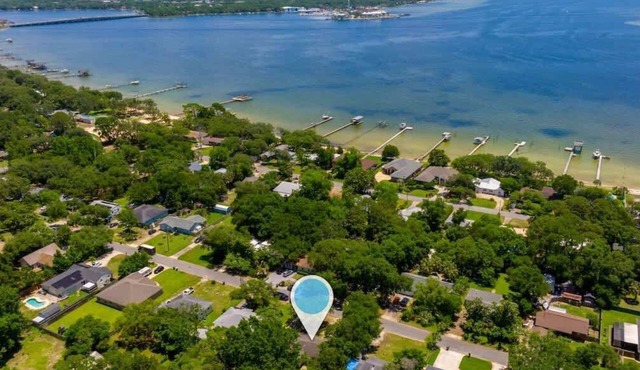Waterfront Family House w/Beach Access & Boat