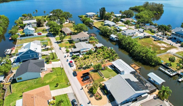 Waterfront Guest House between St Petersburg & Tampa