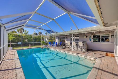 Waterfront Home w/Boat Dock & Bar in N Fort Myers