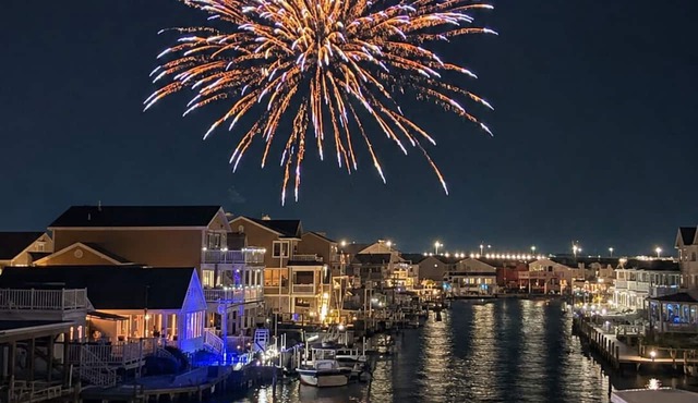Waterfront Lagoon Escape , Sunset Views, Private Dock and Minutes to LBI