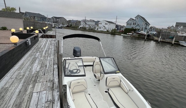 Waterfront Luxury: Brick Ranch - Summer Dream!