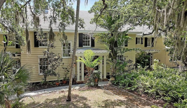 Waterfront Mansion EGAD 11bd/10ba Kayaks Sleep 32