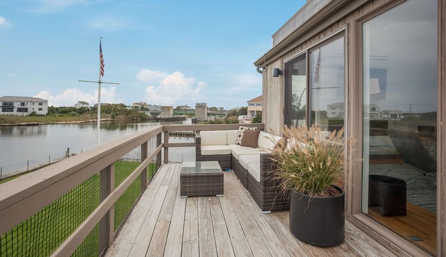 Waterfront Modern 3 Story Compound - Surrounded by water in Westhampton Beach