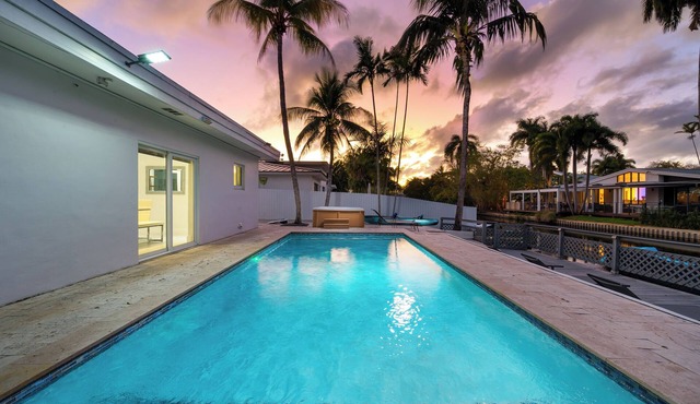 Waterfront Modern & Amazing Ambiance! Heated Pool with Great Location!