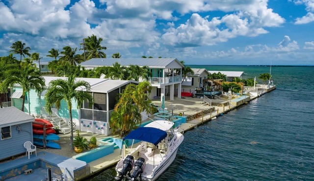 Waterfront Paradise in Florida Keys. Free use of Kayaks, and more!