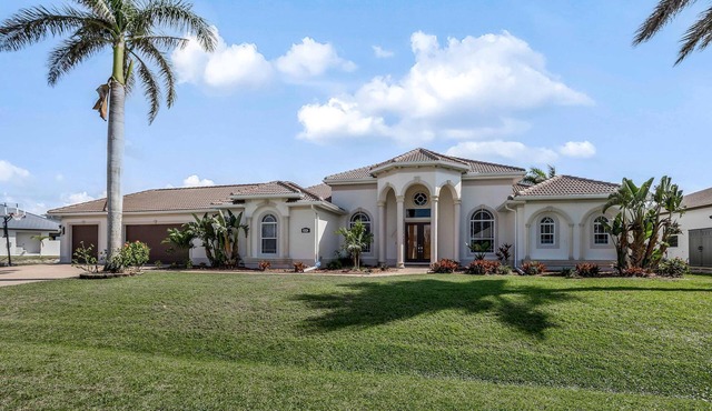 Waterfront Paradise with Pool, Spa, Kayaks, Bikes, Game Room & more