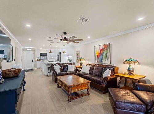 Waterfront Villa Close To Downtown And Harbor