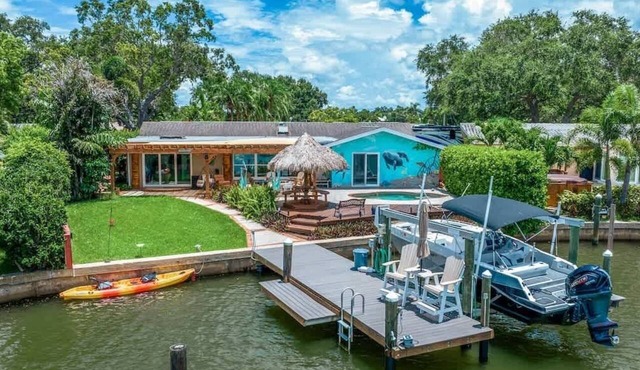 Waterfront with Dock, Heated Pool, Kayaks, Games