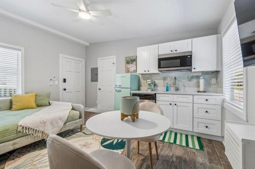 Wave Resort Madeira Beach Florida Studio 2 w Pool