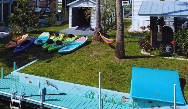Weeki Mermaid Retreat w/Kayaks SUPs Hammock Games