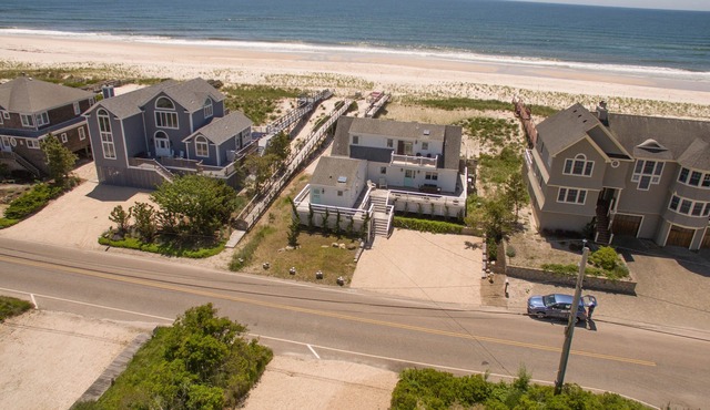 Westhampton Beach Oceanfront, 4 Bedrooms, Pool. Super Clean. Relax and Chill.