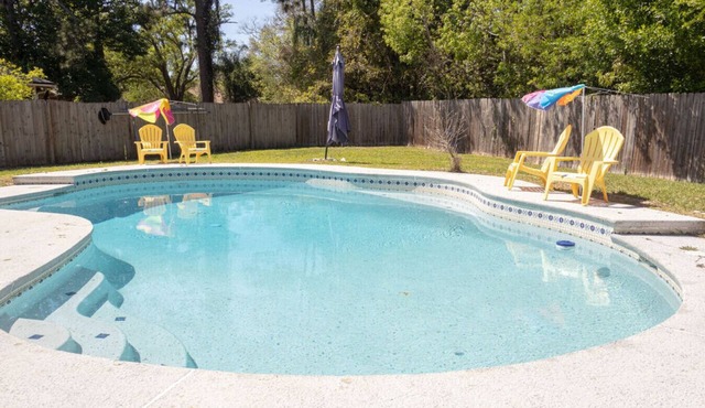 ~Worker Wonderland Sleeps 14 Heated Pool~
