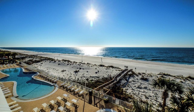 Your Epic Vacation Starts Here! BeachFront~2 Bedroom~Resort Style Pool!