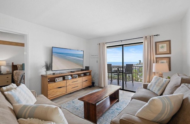 505 - Top Floor Ocean View 2/2