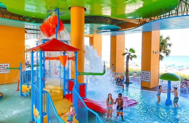 Best Beachfront Resort @ PCB Splash 1203E Free Beach Chairs Pools Crib