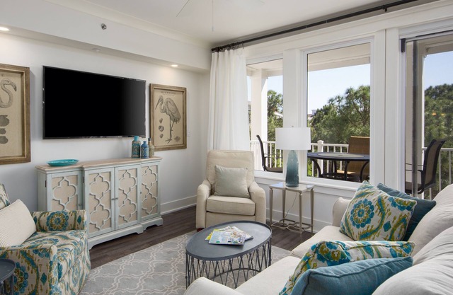 Charming Baytowne Wharf Condo in Sandestin Resort! Pool/Hot Tub, Tram,Balcony
