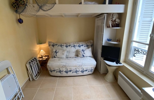 Convenient studio steps from the beach - 2 guests in Cabourg