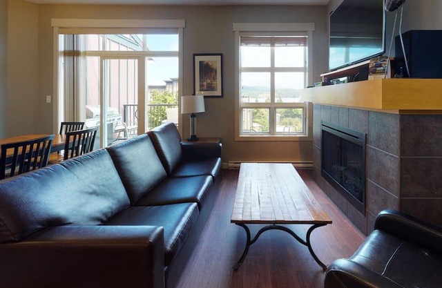 Fully-equipped 2 Bedroom Townhome, Sleeps 8 in Sooke