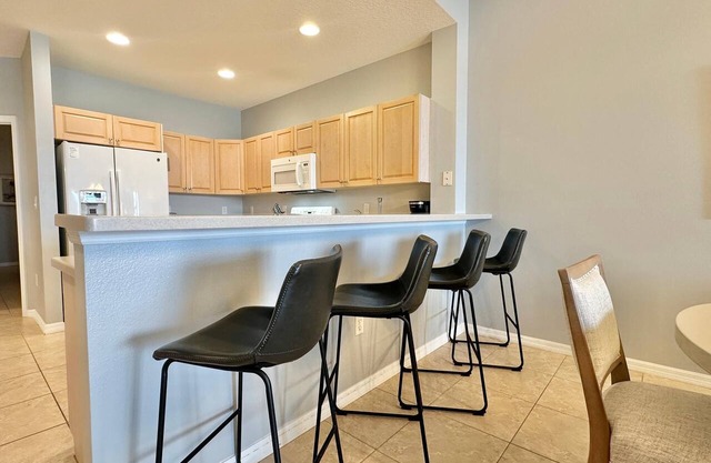 Harborview Grande 604 - 6th Floor Waterfront Condo