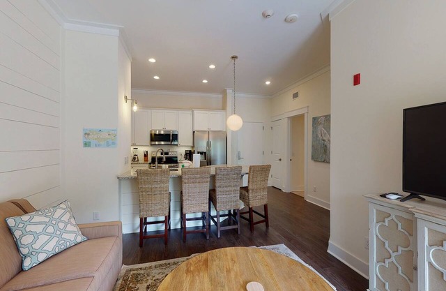 King one-bedroom condo w/pool in the SSI Village area Unit 2205