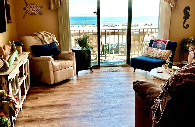 OCEANFRONT BEAUTY Sleeps 6, 2 BR, 2 Ba, 2 Private balconies, heated pool