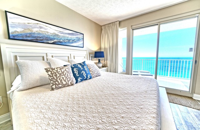 Treas. Isl. 2010, Aug, Sept Avail -Great Deals - 2BR Beach Condo, Sleeps 6