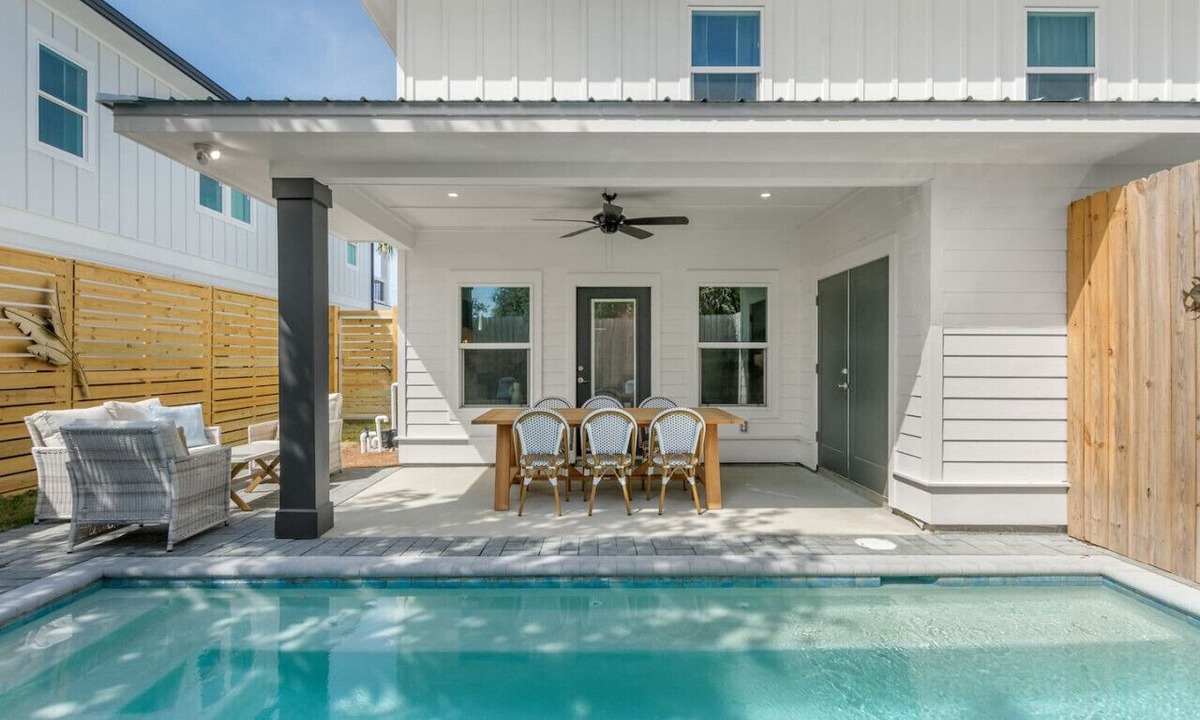 Bahama Beach House | Driftwood Dreams: 2PrvtPools, New House, Quick Wlk2Bch, FREE Daily Activities!