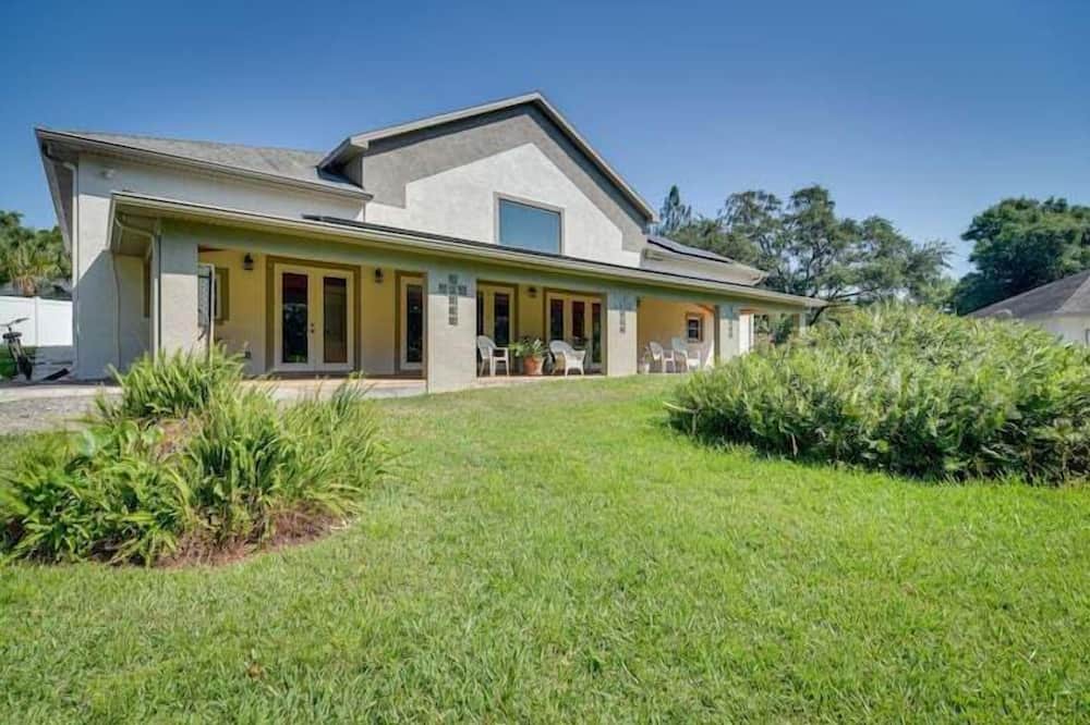 Disston Heights Apartment | 3 Bedroom 797100 by Houzlet
