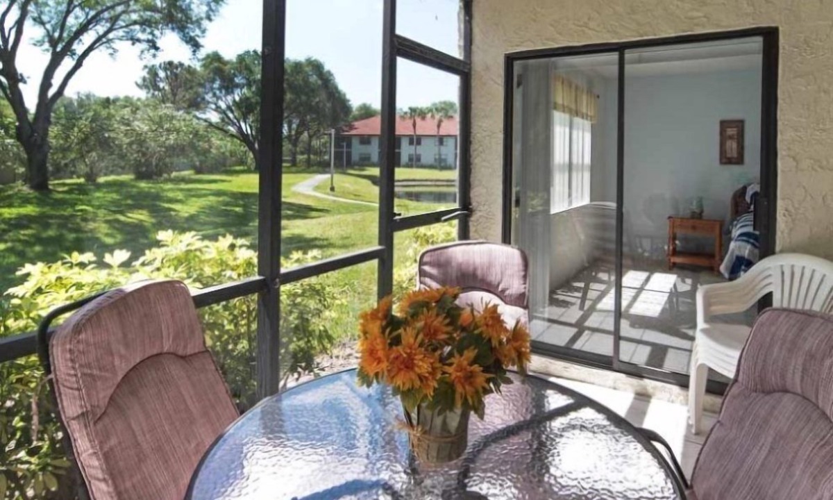 South Bradenton Condo | Shorewalk 4305/101 - Bradenton - Nice 2 Bedroom/2 Bath down stairs condo, 5 miles from Anna Maria Island and near Img , maximum occupancy of 4 people.